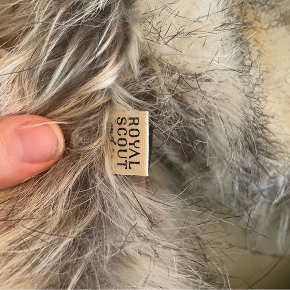 Canadian faux fox fur bridal wrap . Gorgeous quality . Royal scout co. Sold out. - Picture 4 of 8